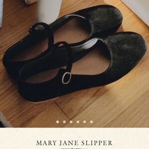 37.5 Women's Black Velvet Mary Jane Flats
